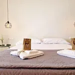Apartment Beachfront Dream: Prime Location With Sea Views Fuengirola