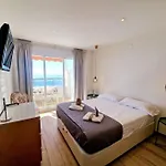 Beachfront Dream: Prime Location With Sea Views Apartment Fuengirola