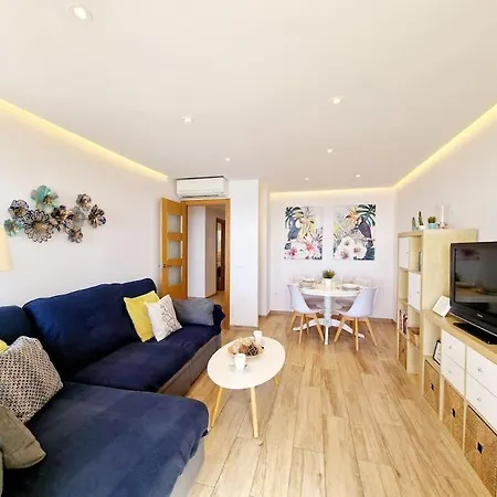 Apartment Beachfront Dream: Prime Location With Sea Views Fuengirola