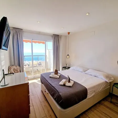 Beachfront Dream: Prime Location With Sea Views Apartment Fuengirola