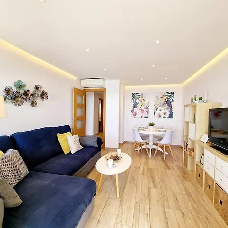 Apartment Beachfront Dream: Prime Location With Sea Views