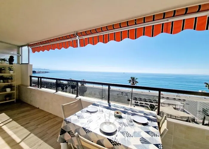 Apartment Beachfront Dream: Prime Location With Sea Views Fuengirola