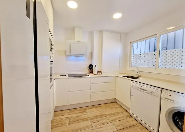 Beachfront Dream: Prime Location With Sea Views Apartment