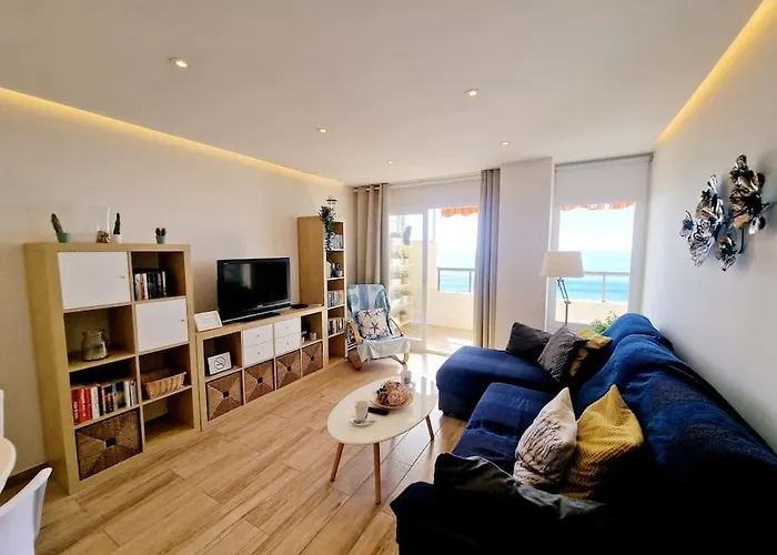 Beachfront Dream: Prime Location With Sea Views Apartment