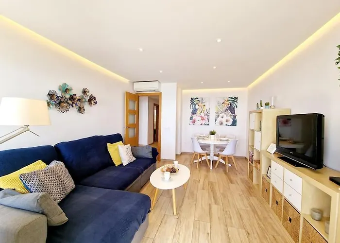 Apartment Beachfront Dream: Prime Location With Sea Views