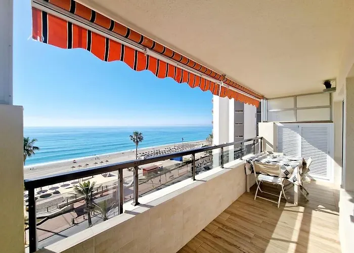 Beachfront Dream: Prime Location With Sea Views Fuengirola