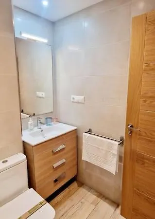 Apartamento Beachfront Dream: Prime Location With Sea Views