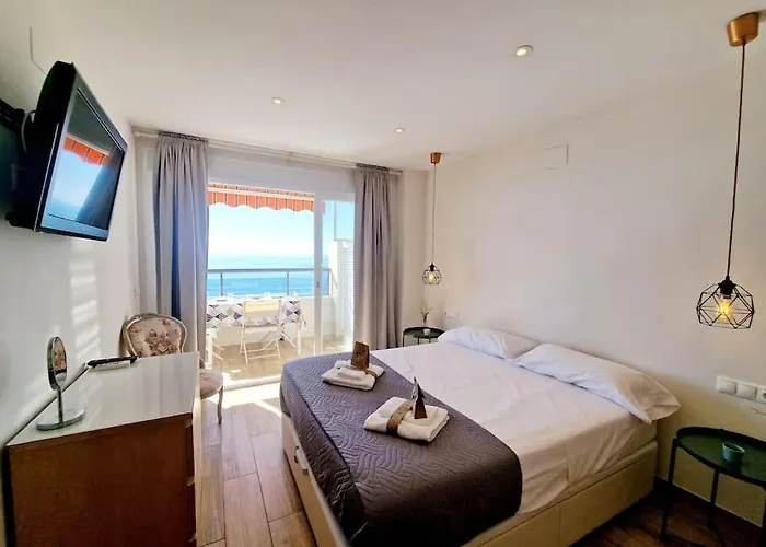 Beachfront Dream: Prime Location With Sea Views Appartement Fuengirola