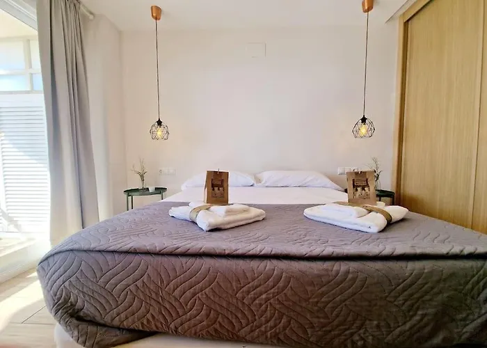 Beachfront Dream: Prime Location With Sea Views * フエンヒロラ