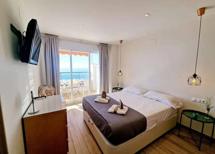 Beachfront Dream: Prime Location With Sea Views アパート フエンヒロラ