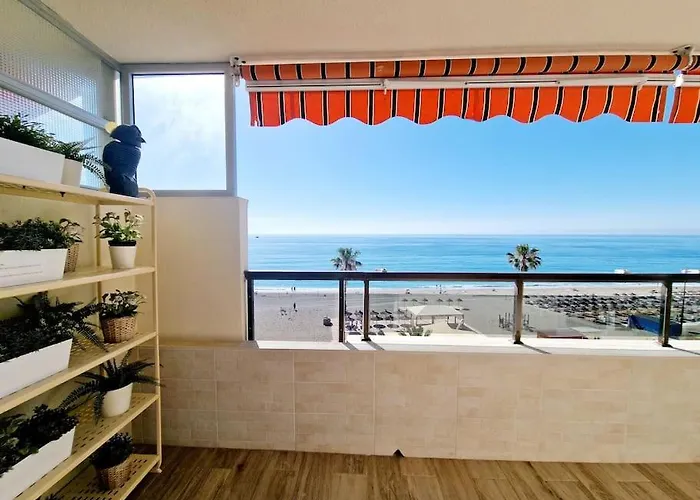 Beachfront Dream: Prime Location With Sea Views * Fuengirola