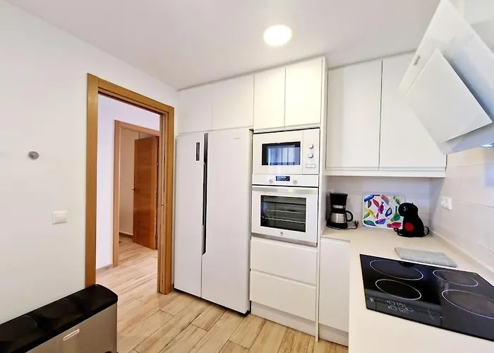 Beachfront Dream: Prime Location With Sea Views アパート フエンヒロラ