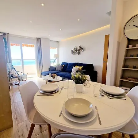 Beachfront Dream: Prime Location With Sea Views Апартаменты Фуэнхирола