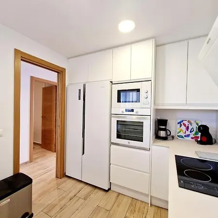 Beachfront Dream: Prime Location With Sea Views Апартаменты Фуэнхирола